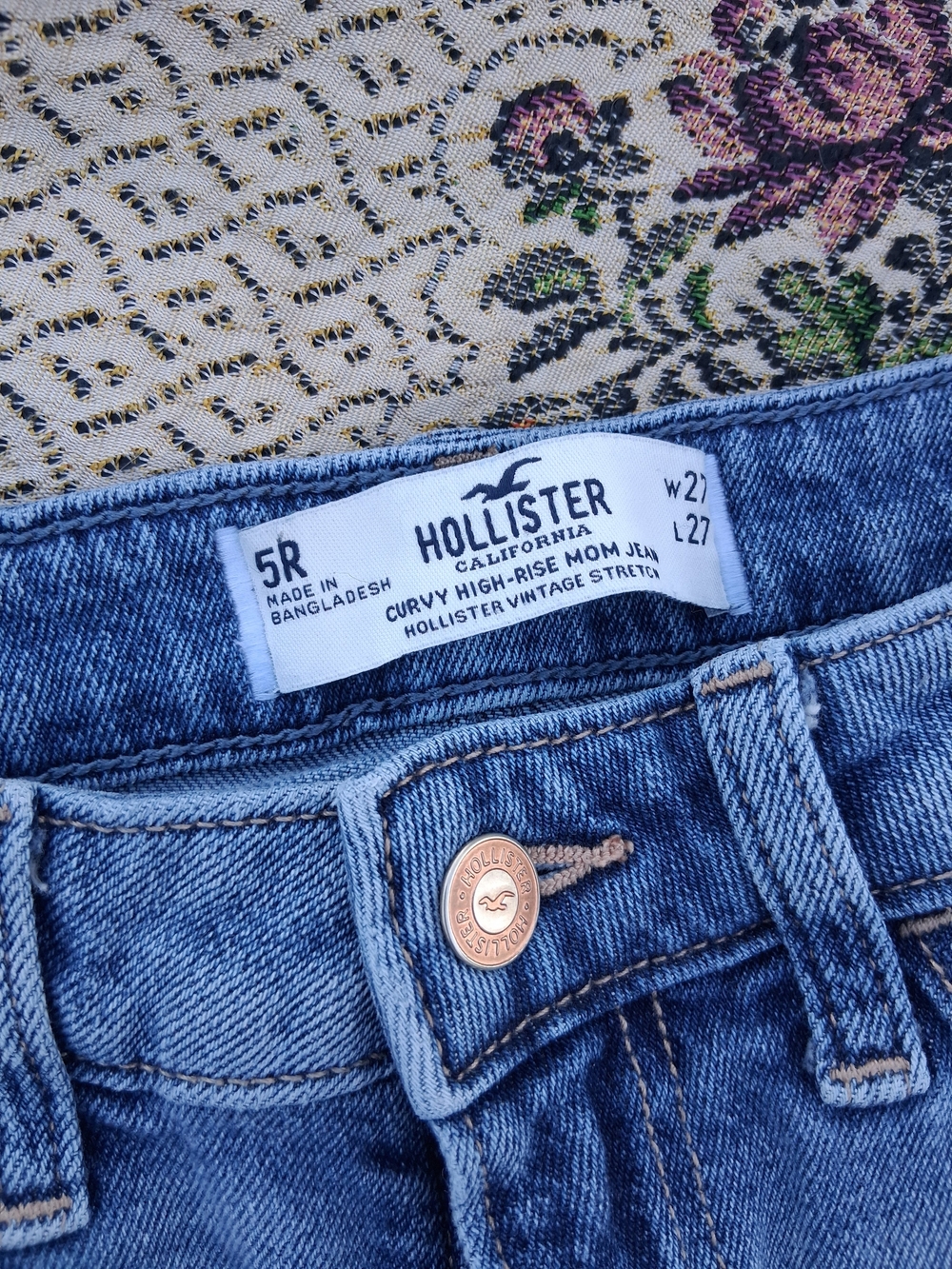 Hollister Curvy High-Rise Mom Jeans - Blue